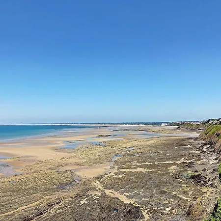 A 100m De La Avec Jardin, Terrasse, Et Proche Commerces - Fr-1-361-95 *