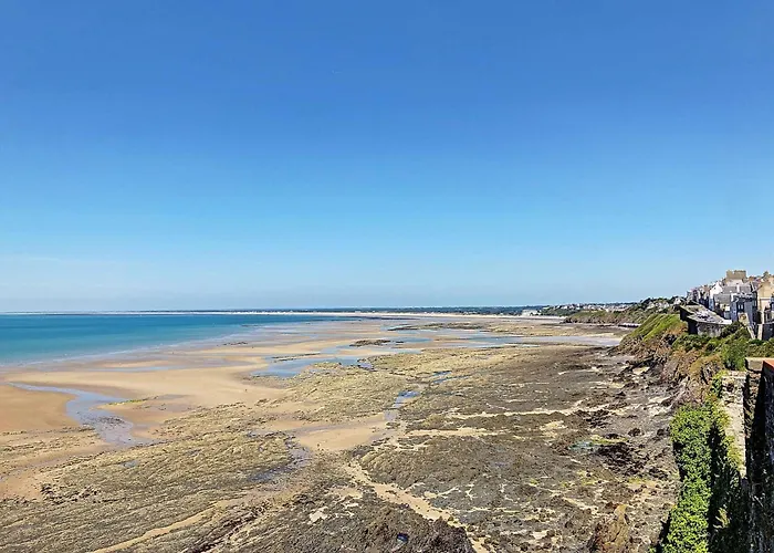 A 100m De La Avec Jardin, Terrasse, Et Proche Commerces - Fr-1-361-95 *